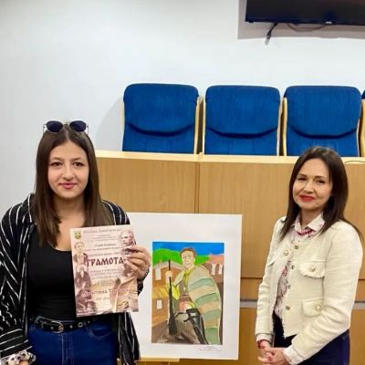 Християна Трандева е отличена с първа награда на общинския конкурс за есе "Да будиш със слово, да създаваш с дух"