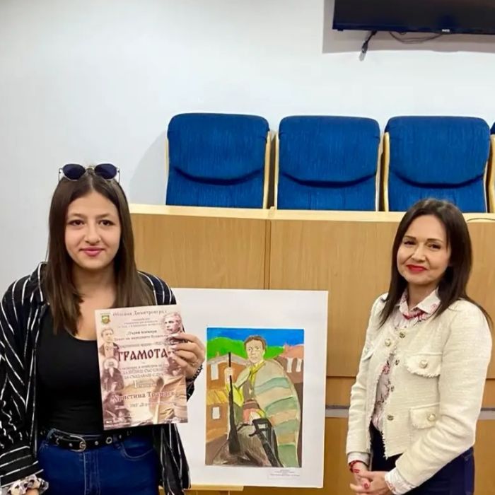 Християна Трандева е отличена с първа награда на общинския конкурс за есе "Да будиш със слово, да създаваш с дух"