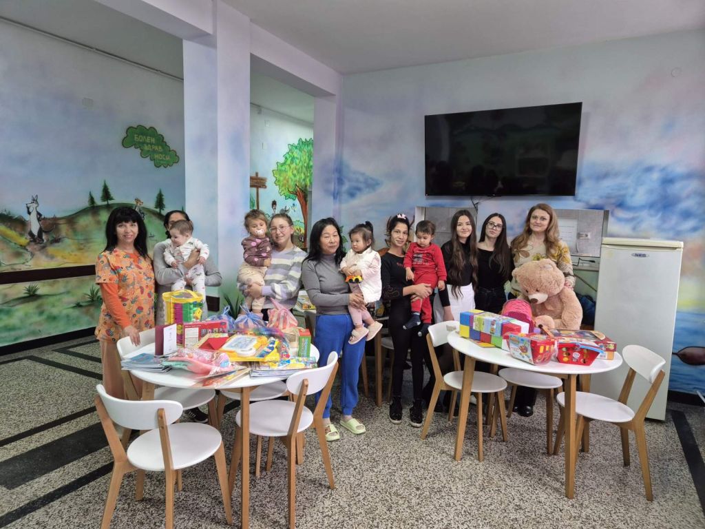 Дарение в детското отделение на Общинската болница "Св. Екатерина"