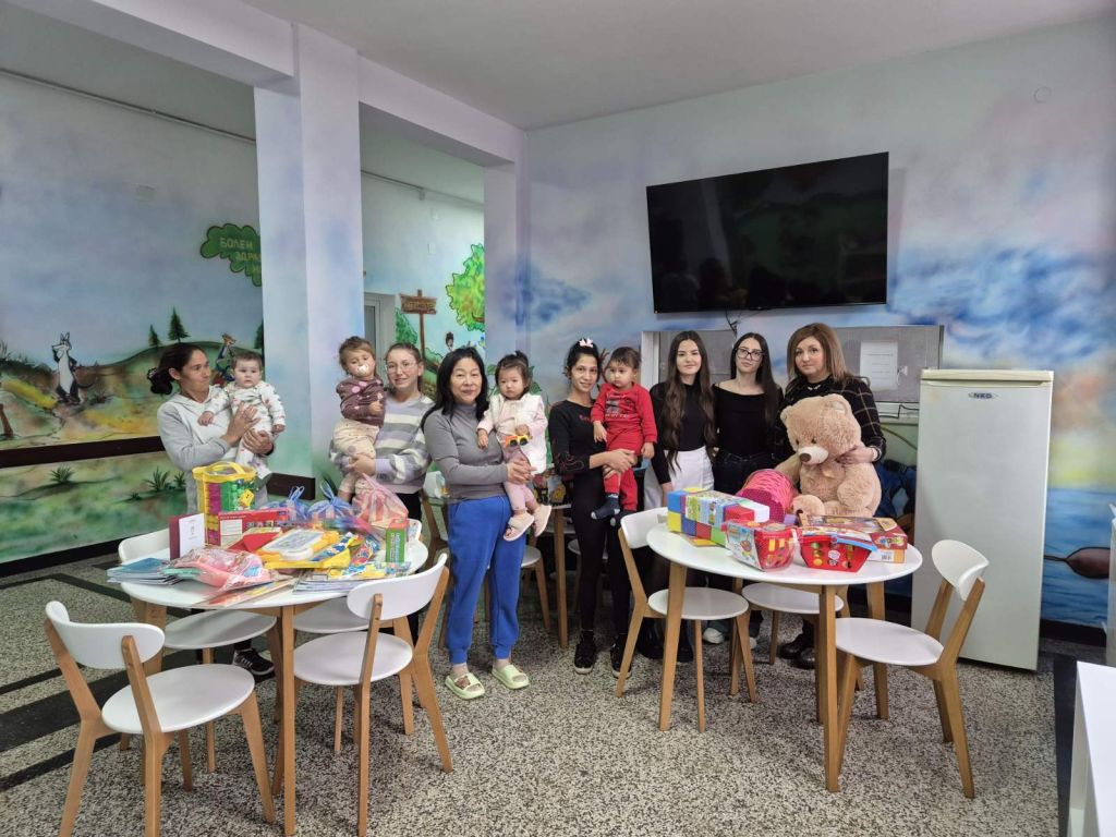 Дарение в детското отделение на Общинската болница "Св. Екатерина"