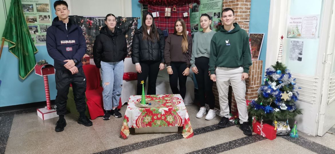 Общината отличи своите даровити деца - на снимката някои от наградените